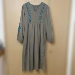 アジアン長袖刺繍ワンピース　グレージュ