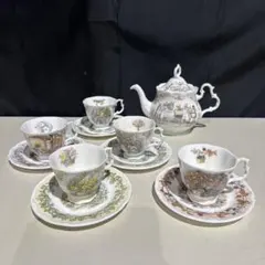 ロイヤルドルトン ブランベリーヘッジ カップ&ソーサー2客とソーサー1