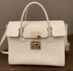 開店セール☆定価65000円 美品 25年購入 フルラ VENERレザーバッグ⑧ 