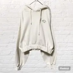 クロップドパーカー