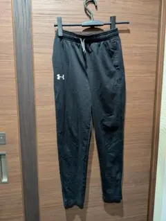 Under Armour 黒 ロングパンツ140cm長ズボン 子供服　スポーツ