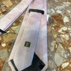 LOUIS VUITTON ピンク シルク ネクタイのサムネイル