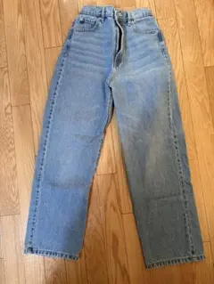 ライトブルーストレートデニムパンツ