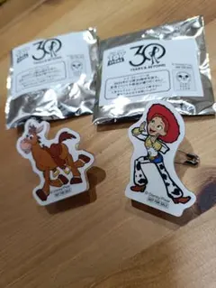 トイ・ストーリー30周年記念グッズ（バッジ）ジェシー、ブルズアイ