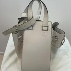 かなり美品　LOEWE ロエベ ハンモック ミディアムのサムネイル