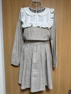 アンクルージュ　チェック柄フリル襟長袖ワンピース