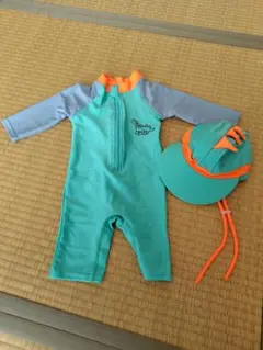 【新品未使用】恐竜デザイン水着と帽子セット