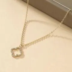 お花モチーフネックレス　ゴールド