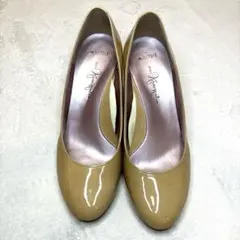 ms SLENDER 銀座かねまつ ベージュエナメルパンプス23
