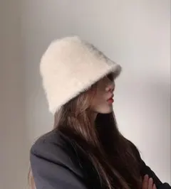 クリーム色ファーバケットハット