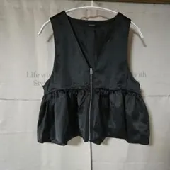 JEANASIS ジーナシス サテンペプラムZIPベスト ブラック