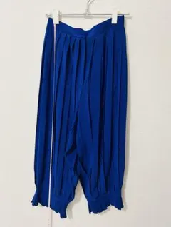 ロイヤルブルー プリーツデザイン カジュアルパンツ