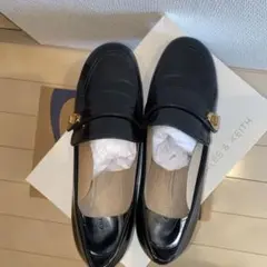 商談中 CHARLES & KEITH メタリックアクセントローファー26センチ 