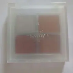 4U2 アイシャドウパレット 02 DUST OF SNOWのサムネイル
