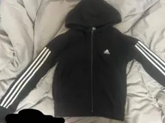 adidas パーカーのサムネイル