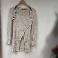 ボタン付きベージュリブ編みカーディガン