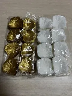 ゴールドとホワイトの花びら 造花　フラワーシャワー