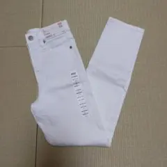 【新品】UNIQLO ハイライズスキニージーンズ 23(58.5cm)