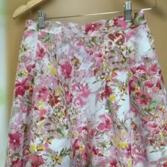 フレアスカート　ピンク花柄 可愛い　華やかのサムネイル