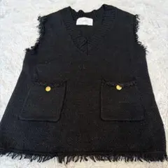 フリンジブラックVネックベスト