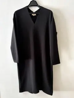 新品　HusHusH 黒ワンピース Vネック 長袖