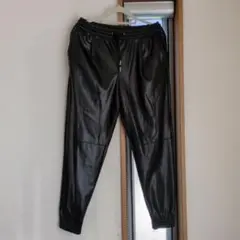 ZARA 黒 レザー　ジョガーパンツ