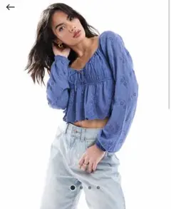 青色 フリル付き 長袖クロップドブラウス ホリスター Hollister