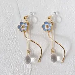 ネモフィラとクリアドロップのノンホールピアス