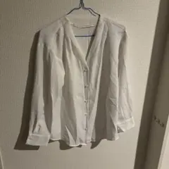 パールボタン Vネック ブラウス ホワイト