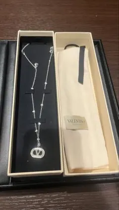 VALENTINO GARAVANI Vロゴ ネックレスのサムネイル
