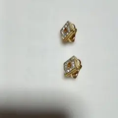 ニナリッチゴールドスクエア型 イヤリングNINA RICCI印有り。