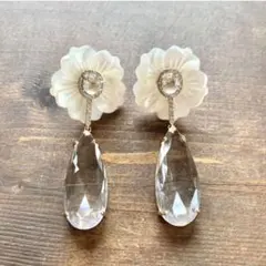 お花 ティアドロップ クリアピアス