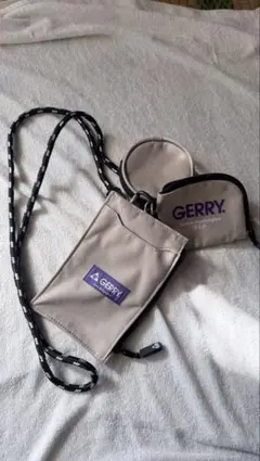 GERRY 3連ショルダーバック 美品のサムネイル