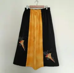 着物リメイクスカート【黄】正絹 黒留袖 和柄ハンドメイド 撥 菊 未使用美品