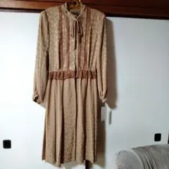未使用　ワンピース　裏地付き（袖除く）　11号　ベージュ系