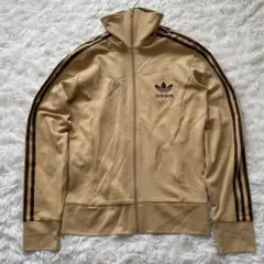 adidas トラックジャケット　ベージュ　万国旗　スリーライン　ロゴ　大きい