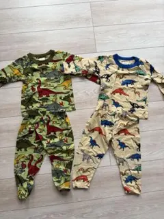 恐竜柄パジャマ 2着セット 2-3Y セットアップ
