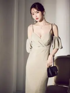 ジュエルズ　オフショルラメミディアムドレス　キャバドレス