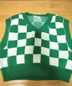 緑と白のチェック柄ニットベスト
