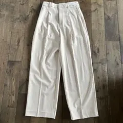 新品未使用　UNIQLOタックワイドパンツ　M 30natural