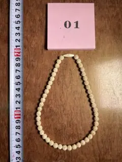 象牙色のネックレス 牙・角等細密彫刻素材不明レトロ ヴィンテージ アクセサリーのサムネイル