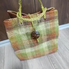 緑と茶色のチェック柄ハンドバッグ