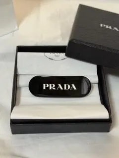PRADA プラダ ヘアクリップ バレッタ ブラック ゴールドロゴ - メルカリ