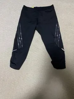 adidas ブラック クロップドパンツ ストライプ