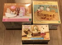 シルバニアファミリー バス・ダイニングテーブル・ドレッシングテーブルセット　3点