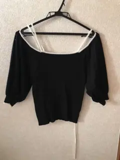 LIP SERVICE オフショルダー黒トップス