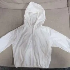 ユニクロ　ポケッタブル　パーカー　100 UVカット　ホワイト