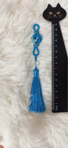 青い結び紐デザインの帯留め