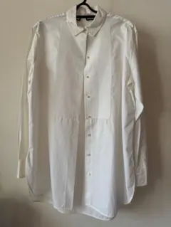 ホワイト 長袖シャツ ボタン付き