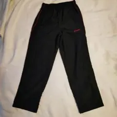 asics 黒パンツ 赤ライン入り